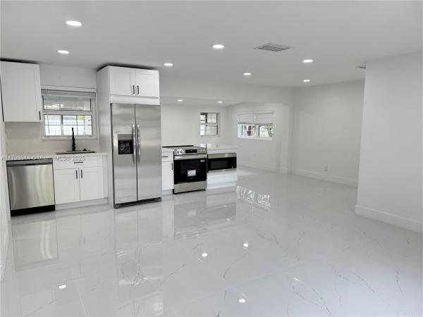 Palm Springs Lakes, 7765 W 15th Ave, Hialeah, Florida 33014, image 2
