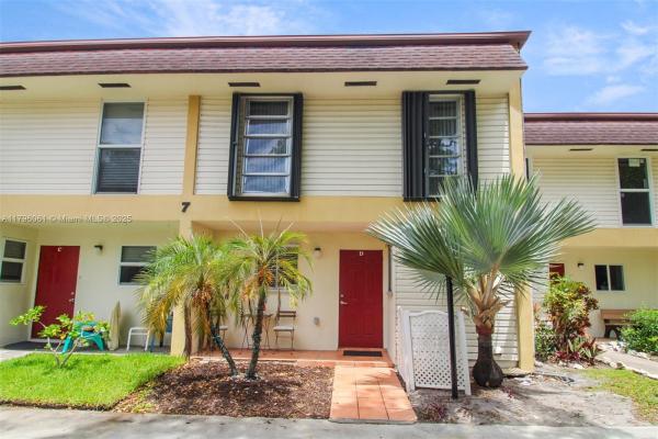 Hollywood Gardens, 3321 Farragut St #7D, Hollywood, Florida 33021, image 1