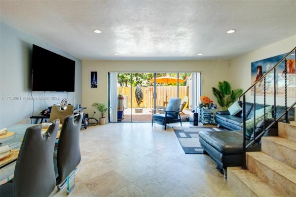 Hollywood Gardens, 3321 Farragut St #7D, Hollywood, Florida 33021, image 2