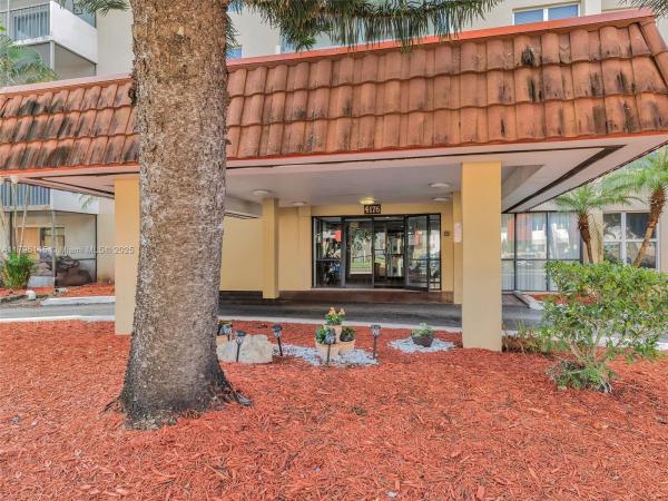 The Manors Of Inverrary, 4176 Inverrary Dr #102, Lauderhill, Florida 33319, image 2