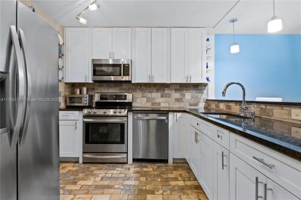 Castle Gardens, 2271 NW 47th Ter #200, Lauderhill, Florida 33313, image 3