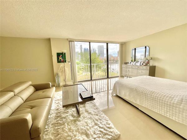 Winston Towers 700, 290 174th St #515, Sunny Isles Beach, Florida 33160, image 1