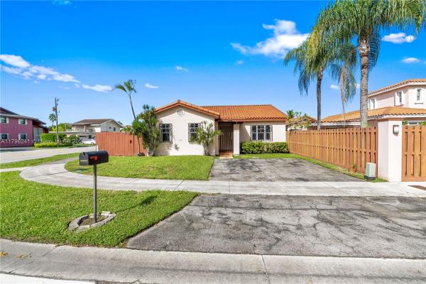 1750 SW 137th Pl, Unincorporated Dade County, Florida 33175, image 1