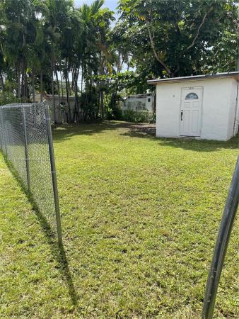 Trailer City, 2244 NE 136th St, North Miami Beach, Florida 33181, image 2