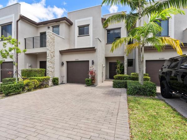 Las Ramblas At Via Ventura, 20761 NE 2nd Ct, Ives Estates, Florida 33179, image 2