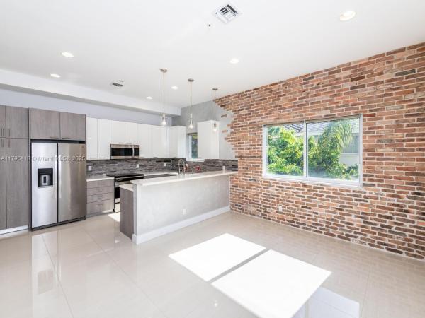 Piazza Navona, 820 NE 7th St #G, Fort Lauderdale, Florida 33304, image 1