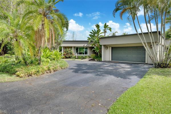 Jacaranda Country Club, 610 Lake Dasha Cir, Plantation, Florida 33324, image 2