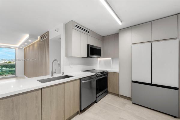 Arlen House East, 100 Bayview Dr #604, Sunny Isles Beach, Florida 33160, image 1