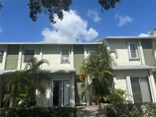 Crystal View Townhomes, 878 Crystal Lake Dr, Deerfield Beach, Florida 33064, image 1