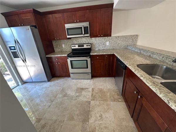 Crystal View Townhomes, 878 Crystal Lake Dr, Deerfield Beach, Florida 33064, image 2