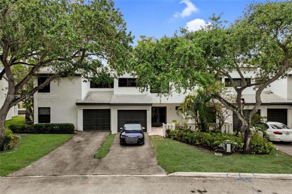 Fairway Cove, 9885 Fairway Cove Ln, Plantation, Florida 33324, image 1