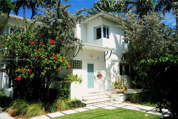 Surprise Lake, 4532 Sheridan Ave, Miami Beach, Florida 33140, image 2