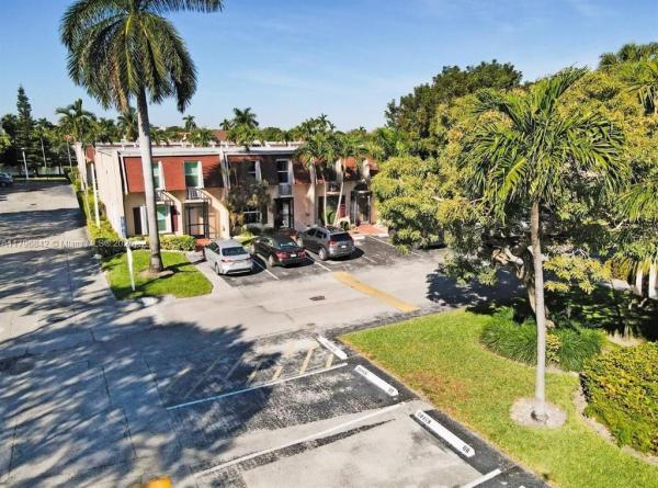 De Soto Park North, 1951 Atlantic Shores Blvd #14, Hallandale Beach, Florida 33009, image 1