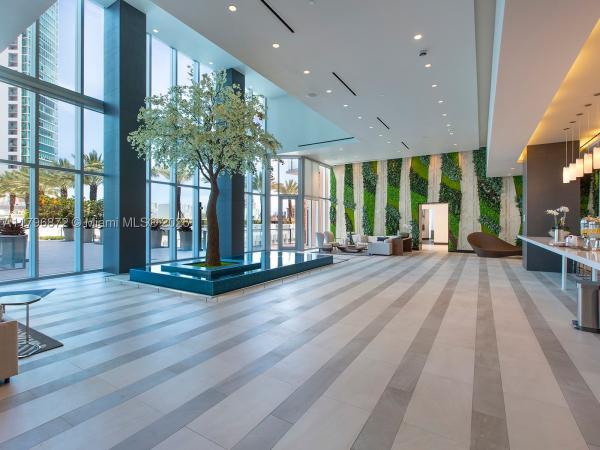 Paramount Miami Worldcenter, 851 NE 1st Ave #5011, Miami, Florida 33132, image 2