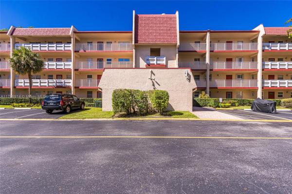 Oriole Golf & Tennis Club 2, 1005 Country Club Dr #307, Margate, Florida 33063, image 1
