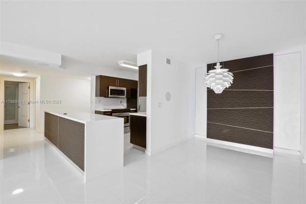 Canongate, 800 NE 195th St #204, Ives Estates, Florida 33179, image 2