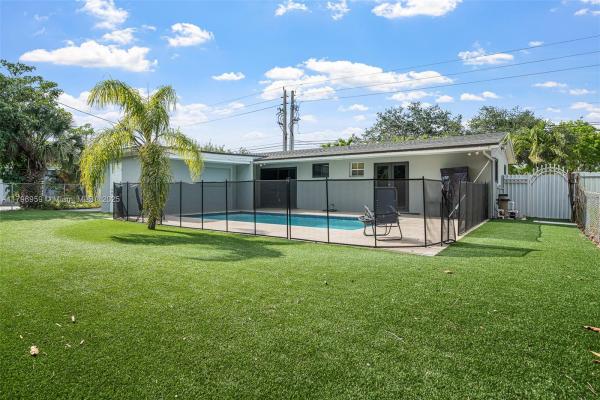 Hall Crest Gardens, 2360 NW 183rd St, Miami Gardens, Florida 33056, image 3