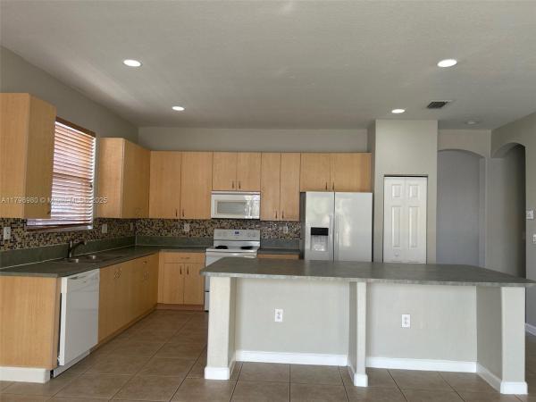 Spicewood, 23712 SW 106th Pl, Princeton, Florida 33032, image 2