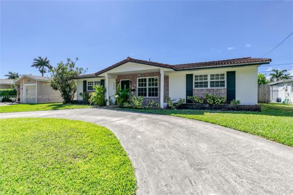 Country Club Homes, 1320 Arthur St, Hollywood, Florida 33019, image 3