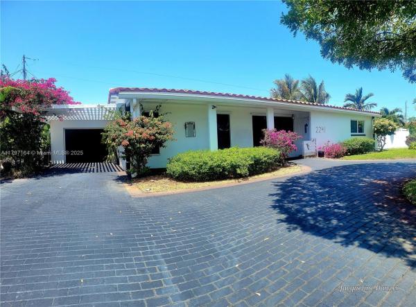 Lighthouse Manor, 2241 NE 38th St 0, Lighthouse Point, Florida 33064, image 1