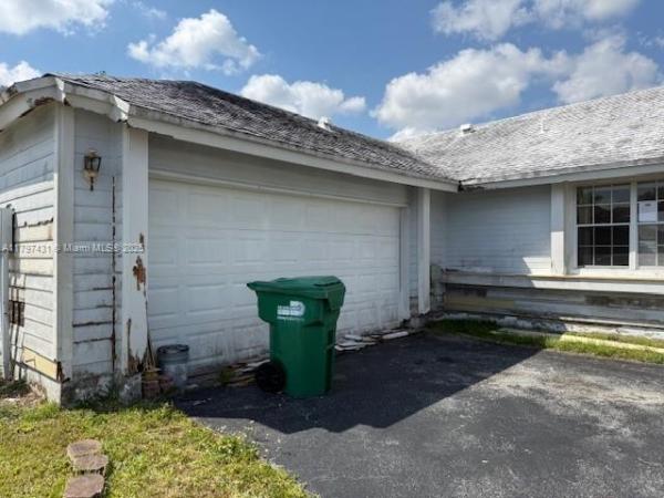 Royal Glen, 14134 SW 100th Ter, The Hammocks, Florida 33186, image 3