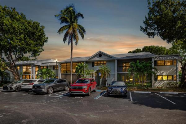 933 NE 199 St #207, Unincorporated Dade County, Florida 33179, image 1