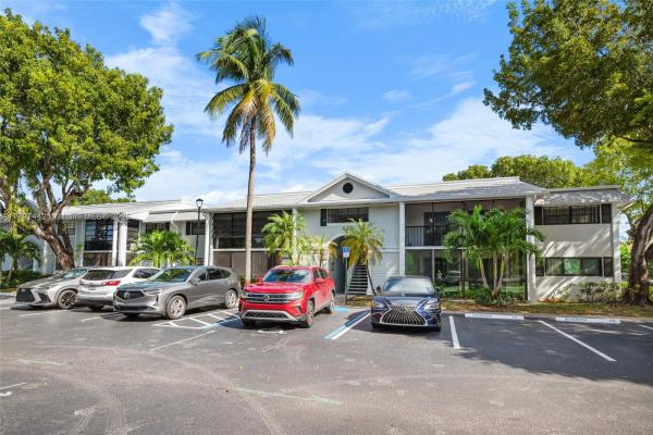 Carmel At The California Club, 933 NE 199th St #207, Ives Estates, Florida 33179, image 2