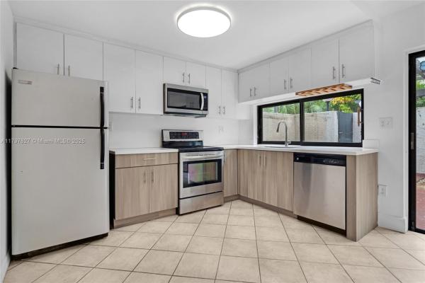 Oasis, 4718 SW 67 Ave #B-6, Glenvar Heights, Florida 33155, image 3