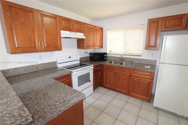 The Seasons Villas & Townhomes, 14901 SW 80 St #115, Kendall, Florida 33193, image 3