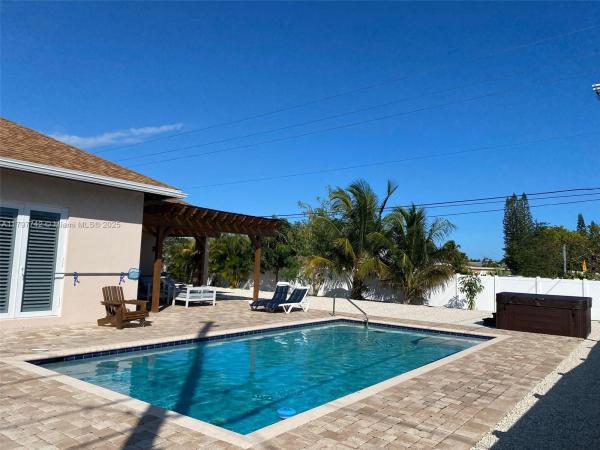 North Hollywood, 207 SW 11th St, Dania Beach, Florida 33004, image 1