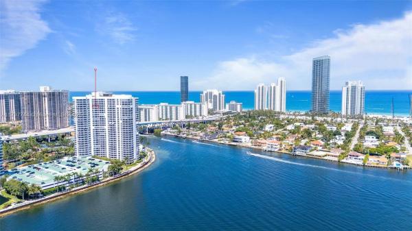 Mystic Pointe Tower 200, 19101 NE 36th Ct #2704, Aventura, Florida 33180, image 1