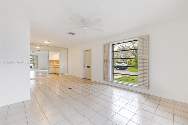 Camino Circle, 7931 Camino Cir #A-11, Glenvar Heights, Florida 33143, image 3