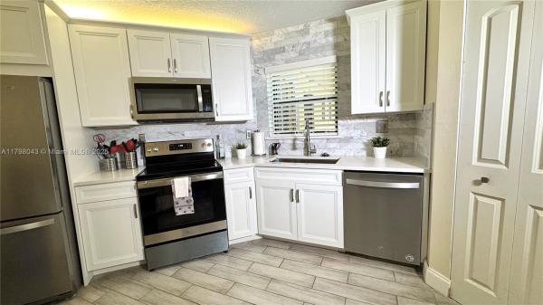 Plantation Club, 6755 W Broward Blvd #302, Plantation, Florida 33317, image 1