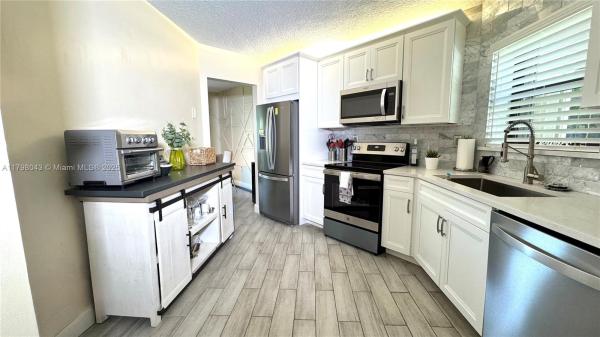 Plantation Club, 6755 W Broward Blvd #302, Plantation, Florida 33317, image 2