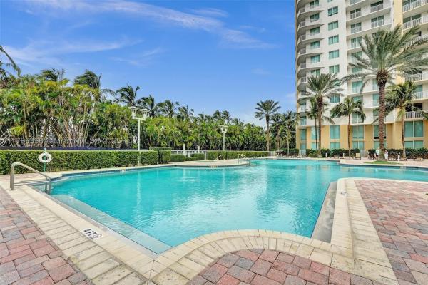 Duo West, 1745 E Hallandale Beach Blvd #2105W, Hallandale Beach, Florida 33009, image 3