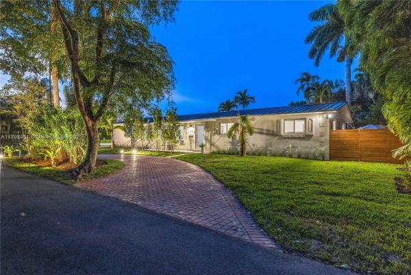 Julianna Park, 615 NE 115th St, Biscayne Park, Florida 33161, image 1