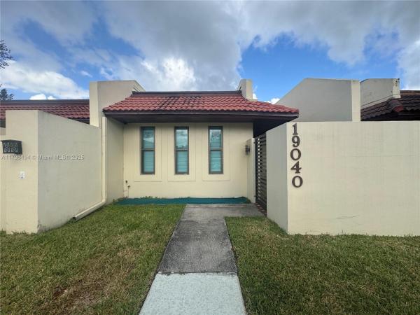 19040 NW 65th Ct, Hialeah, Florida 33015, image 1