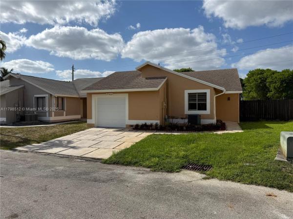 Woodbridge At Pembroke Lakes South, 920 SW 111th Ave #1, Pembroke Pines, Florida 33025, image 1