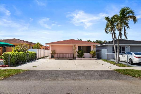 1370 W 42nd Pl, Hialeah, Florida 33012, image 1