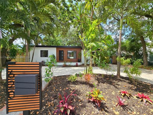 620 NE 160th St, Miami, Florida 33162, image 1