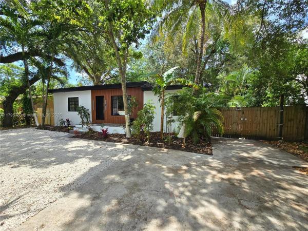Pleasant Village, 620 NE 160th St, North Miami Beach, Florida 33162, image 2