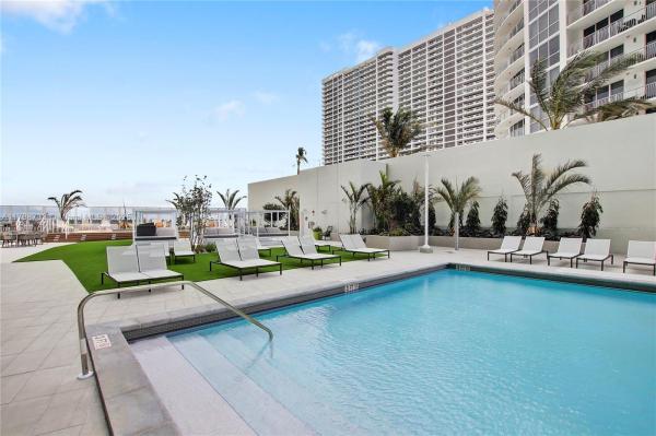 Bay Parc Plaza, 1756 N Bayshore Dr #10K, Miami, Florida 33132, image 1