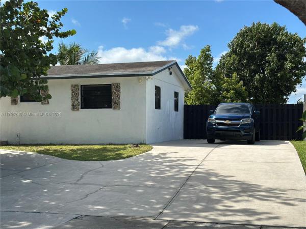 Gem Homes, 14380 SW 296th St, Leisure City, Florida 33033, image 2