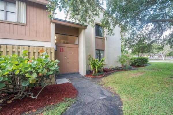 Greenglades, 10945 SW 113th Pl #1B, Kendall, Florida 33176, image 2
