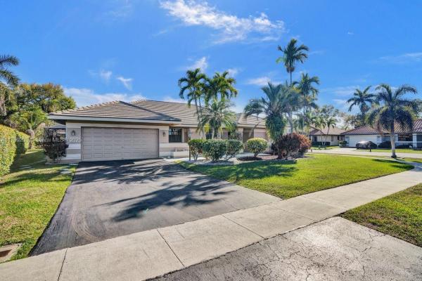 Oak Knoll Estates, 1930 W Oak Knoll Cir, Davie, Florida 33324, image 1