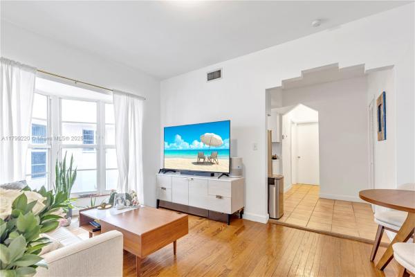 The Chelsea, 530 15th St #201, Miami Beach, Florida 33139, image 3