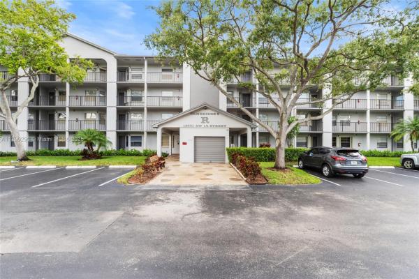 Cambridge At Century Village, 12501 SW 14th St #108R, Pembroke Pines, Florida 33027, image 2