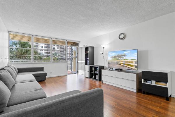 Winston Towers 200, 251 174th St #212, Sunny Isles Beach, Florida 33160, image 1