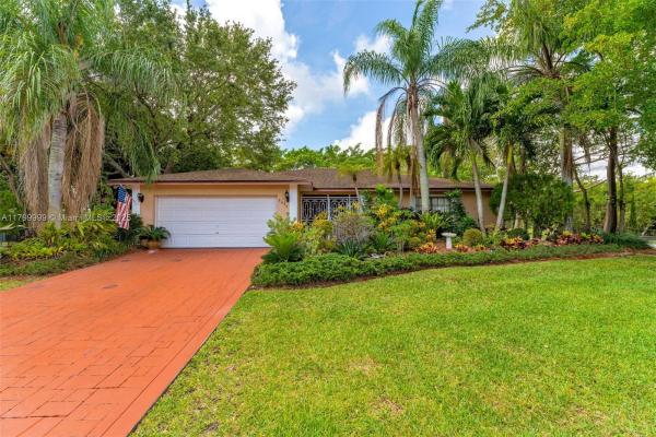 Pinewood Estates, 8620 SW 181st St, Palmetto Bay, Florida 33157, image 1