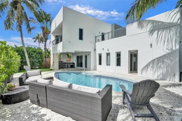 Lauderdale Isles, 2612 Key Largo Ln, Fort Lauderdale, Florida 33312, image 2